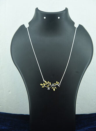 Leafy Pendant Necklace