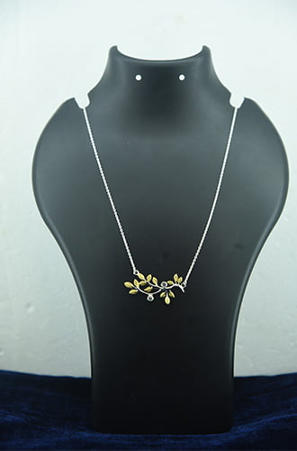 Leafy Pendant Necklace